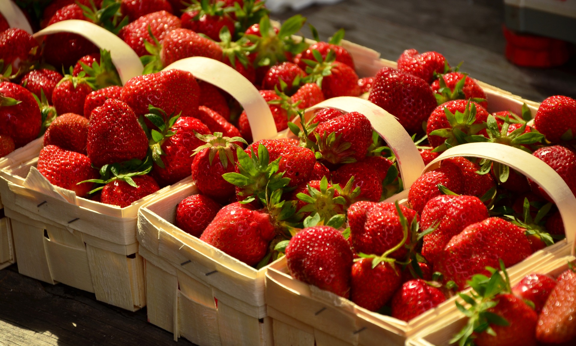 strawberries-1452717_1920